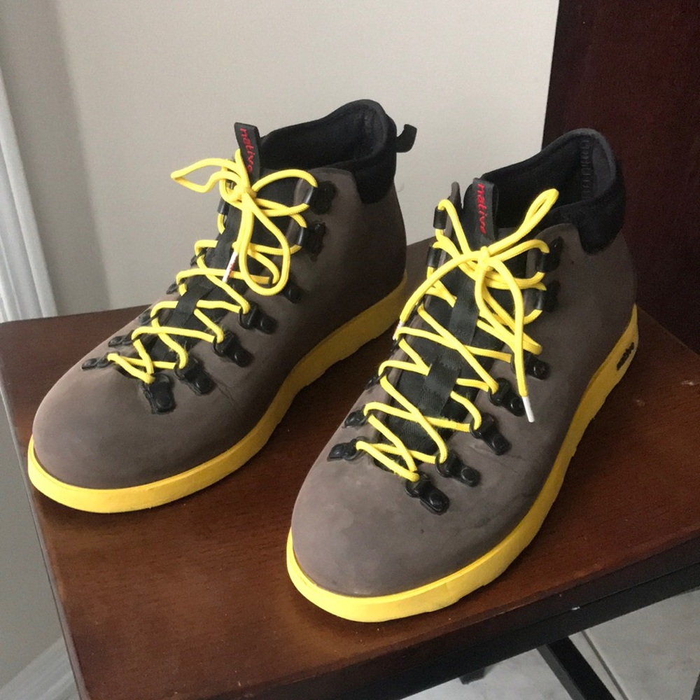 NATIVE MENS CASUAL SHOES SIZE 13M